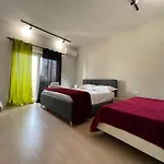 Kadare City-Center Apartment With Balcony