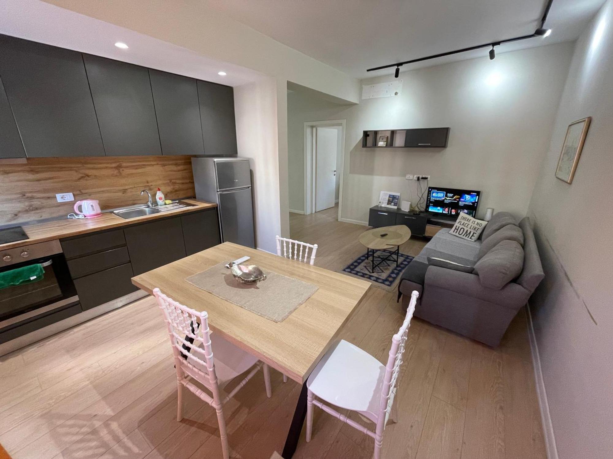 Kadare City-Center Apartment With Balcony Apartment *